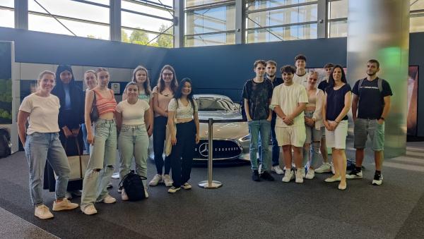 Betriebsbesichtigung der JS1f im Mercedes-Werk Rastatt